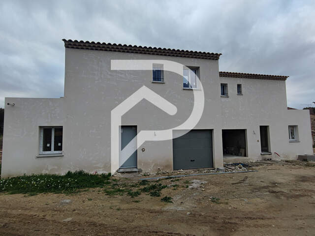 Lourmarin  Appartement T3 avec jardin + 2 places de stationne... — photo du bien
