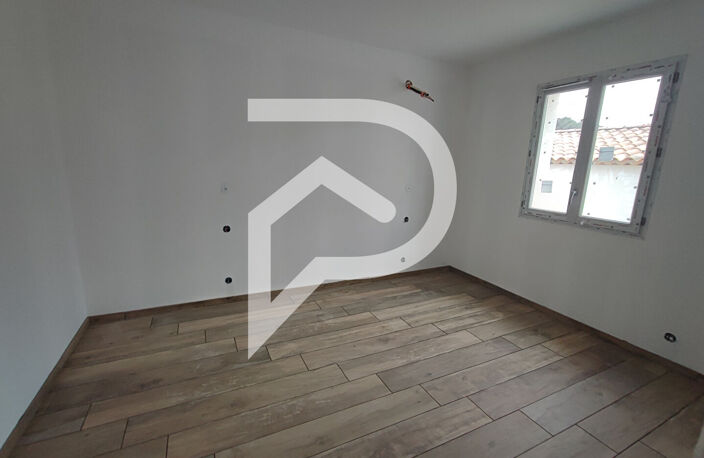 Lourmarin  Appartement T3 avec jardin + 2 places de stationne... — photo 4