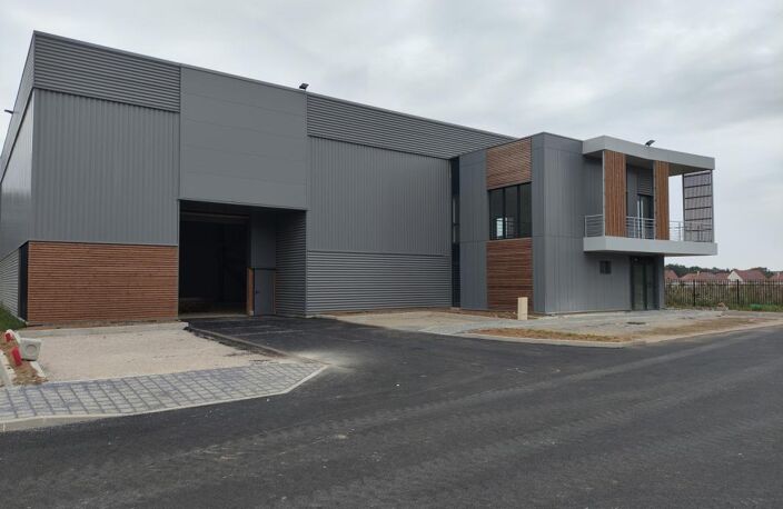 A LOUER dans un parc moderne 7 bâtiments indépendants neufs d'activités et bureaux de 718 à 918 m² à CHANTELOUP-EN-BRIE — photo 3