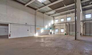 Local industriel  284 m² à louer à Lognes (77185)