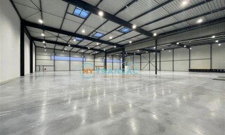 Local industriel  1302 m² à louer à Le Bourget (93350)