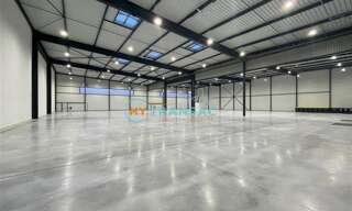 Local industriel  1280 m² à louer à Le Bourget (93350)