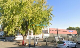 Local industriel  1560 m² à louer à Créteil (94000)