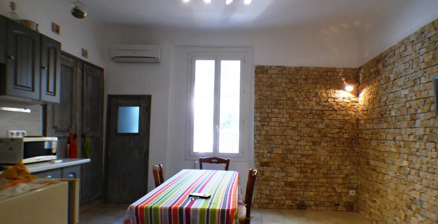 ENTRECASTEAUX  appartement comme neuf — photo 1