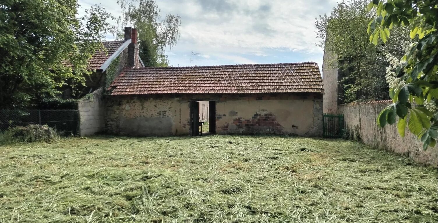 EXCLUSIVITÉ - BATIMENT/ GRANGE A RÉNOVER 100 M² SUR TERRAIN CONSTRUCTIBLE 985 m². — photo 1