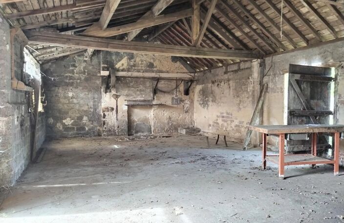 EXCLUSIVITÉ - BATIMENT/ GRANGE A RÉNOVER 100 M² SUR TERRAIN CONSTRUCTIBLE 985 m². — photo 2