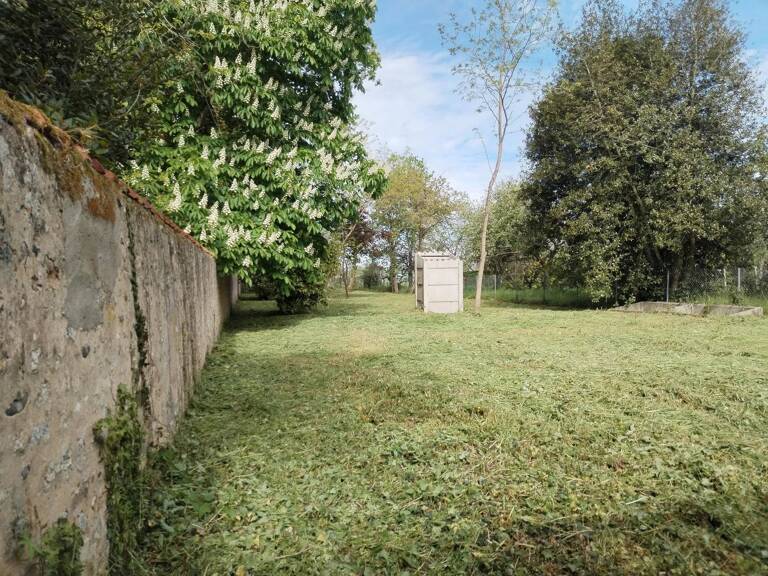 EXCLUSIVITÉ - BATIMENT/ GRANGE A RÉNOVER 100 M² SUR TERRAIN CONSTRUCTIBLE 985 m². — photo 1