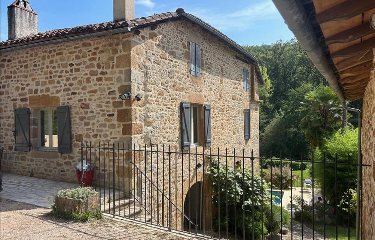 maison 5 pièces 317 m2 à vendre à Figeac (46100)