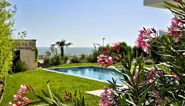 Villa / Maison 9 pièces  à vendre Royan 17200