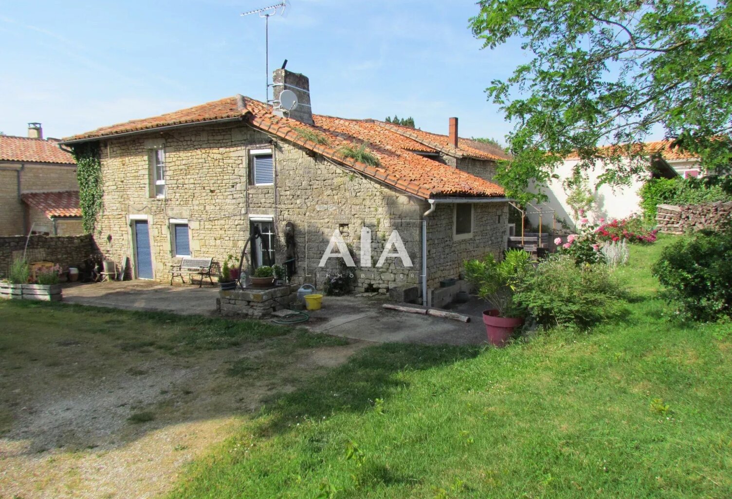 Maison  proche de Nanteuil en Vallée — photo 1