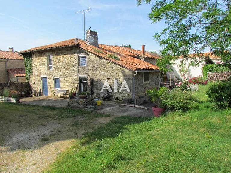 Maison  proche de Nanteuil en Vallée — photo 1