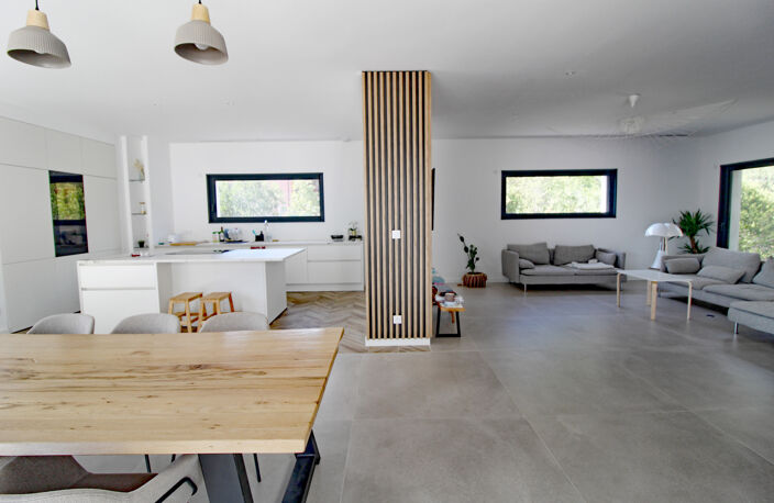NIMES TOUR MAGNE Villa contemporaine d'exception de 230 m2 — photo 3