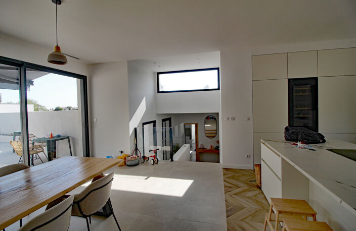 NIMES TOUR MAGNE Villa contemporaine d'exception de 230 m2 — photo 4