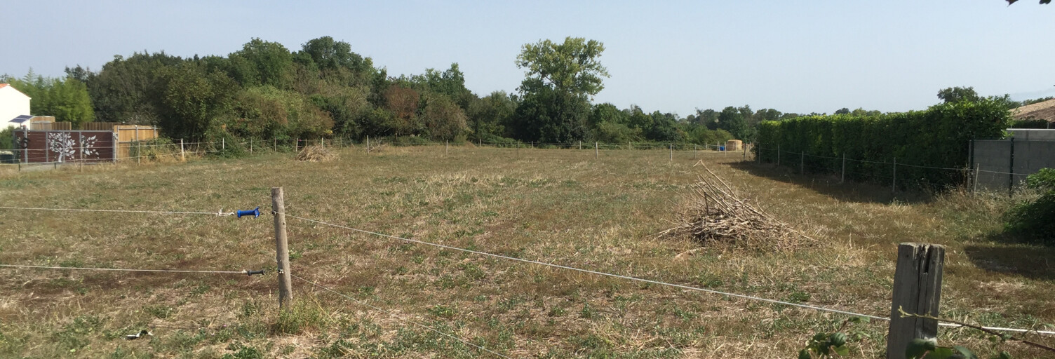 Terrain  1637 m² à vendre à Saint-Cyr-du-Doret (17170)