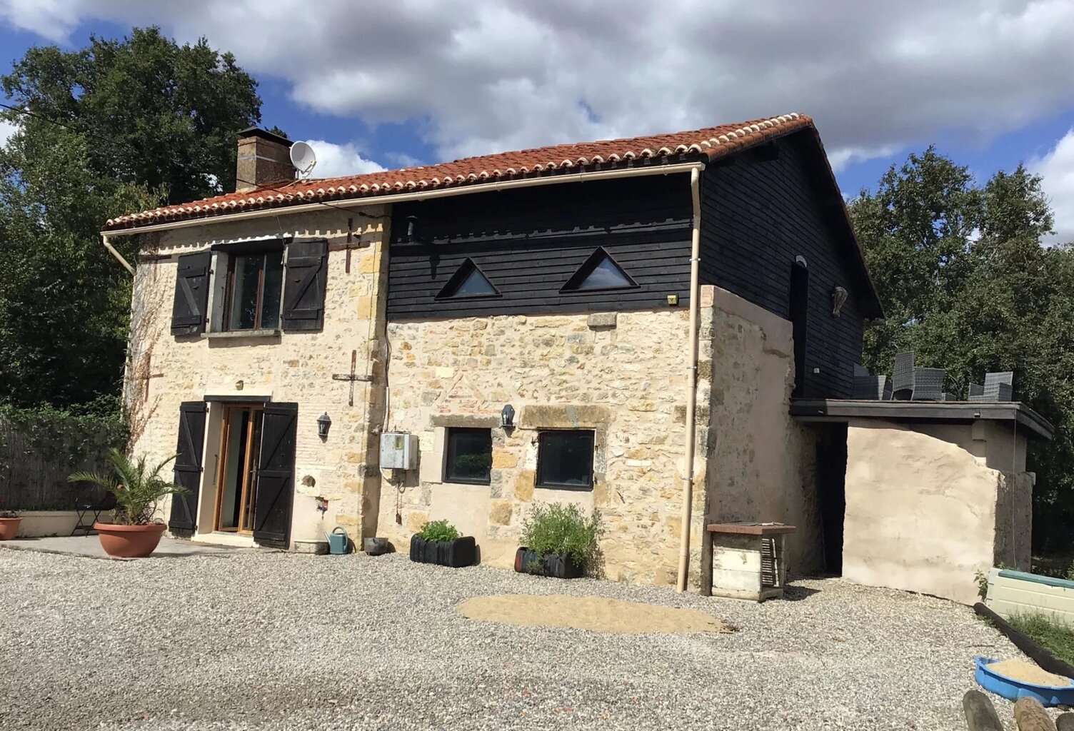 Vente Maison 2 Chambres, Jardin et Atelier - Ambernac — photo 1