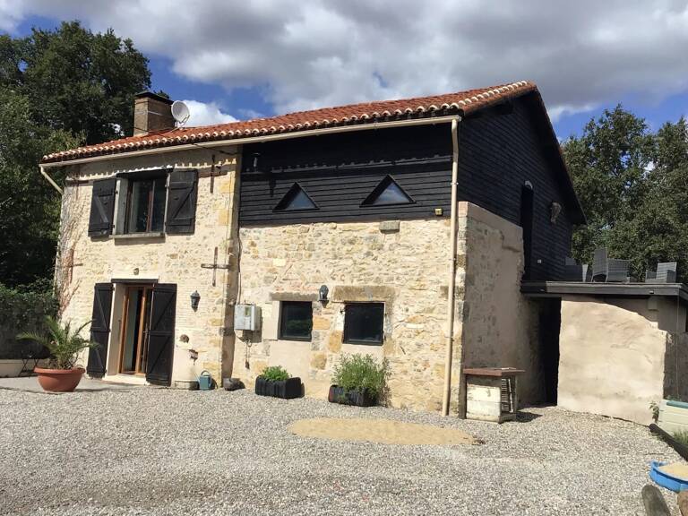 Vente Maison 2 Chambres, Jardin et Atelier - Ambernac — photo 1