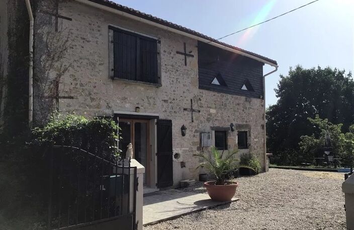 Vente Maison 2 Chambres, Jardin et Atelier - Ambernac — photo 2