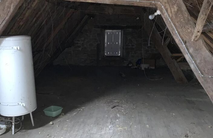 MAISON A RENOVER DANS UNE MAGNIFIQUE PETITE CITE — photo 2