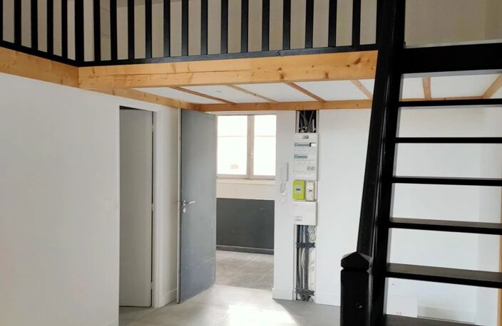 APPPARTEMENT F1 RENOVE A NEUF + PLACE DE PARKING — photo 2