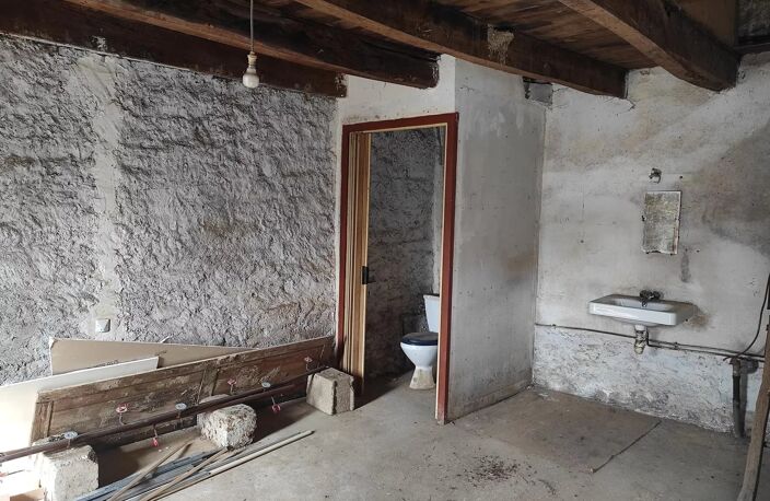 Maison à rénover 80 m² habitables avec jardin. — photo 4