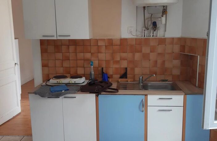 SAINT ETIENNE JACQUARD T1 VIDE 23m2 — photo 2