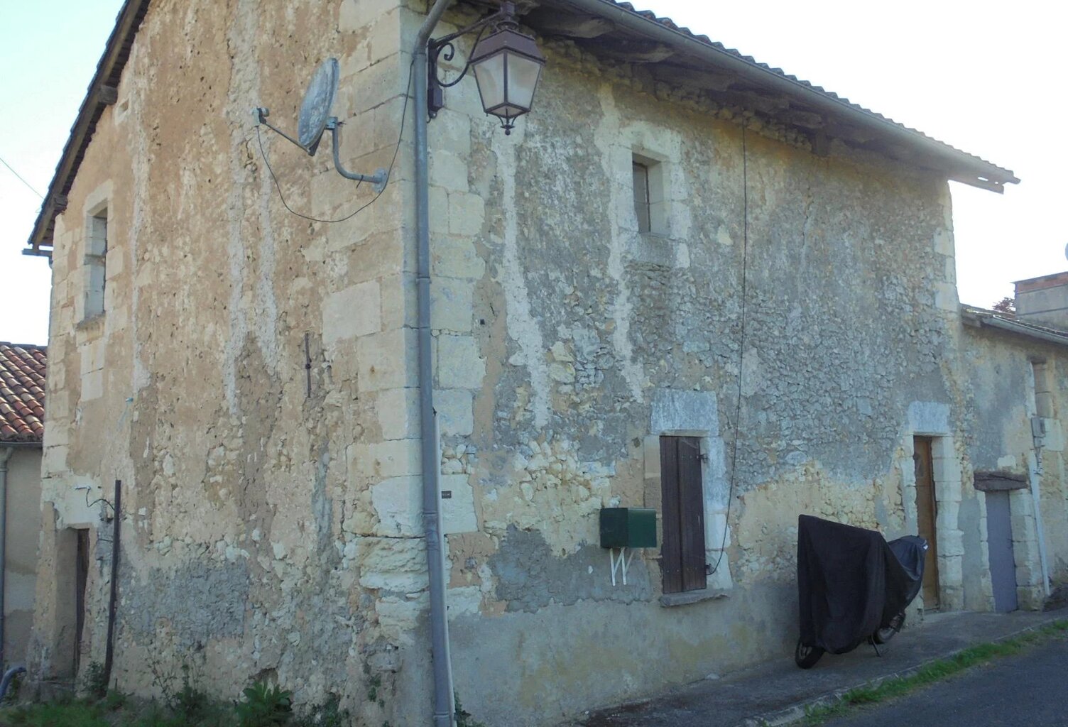 Petite bâtisse en pierre — photo 1