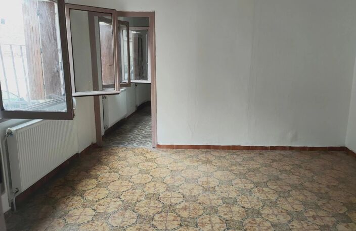 APPARTEMENT T4 A RENOVER  POUR INVESTISSEMENT — photo 2