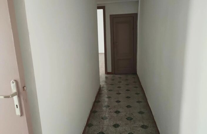 APPARTEMENT T4 A RENOVER  POUR INVESTISSEMENT — photo 4
