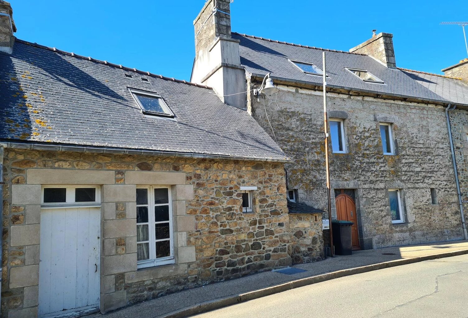 BOURG DE GOMMENEC'H - 2 MAISONS A RENOVER. — photo 1