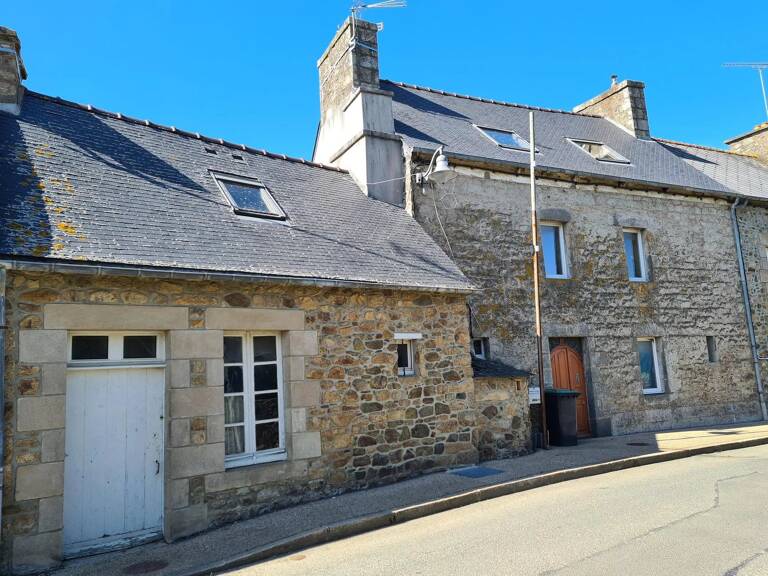 BOURG DE GOMMENEC'H - 2 MAISONS A RENOVER. — photo 1