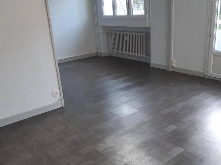 INVEST ST ETIENNE SOLAURE  F4 + GARAGE — photo 1