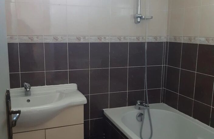 INVEST ST ETIENNE SOLAURE  F4 + GARAGE — photo 2