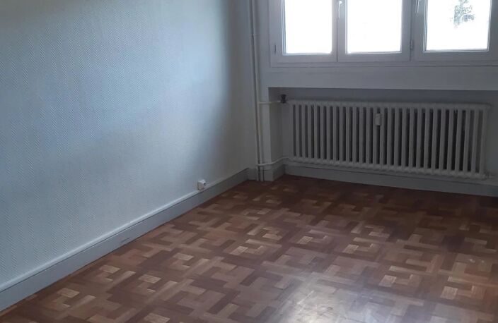 INVEST ST ETIENNE SOLAURE  F4 + GARAGE — photo 3