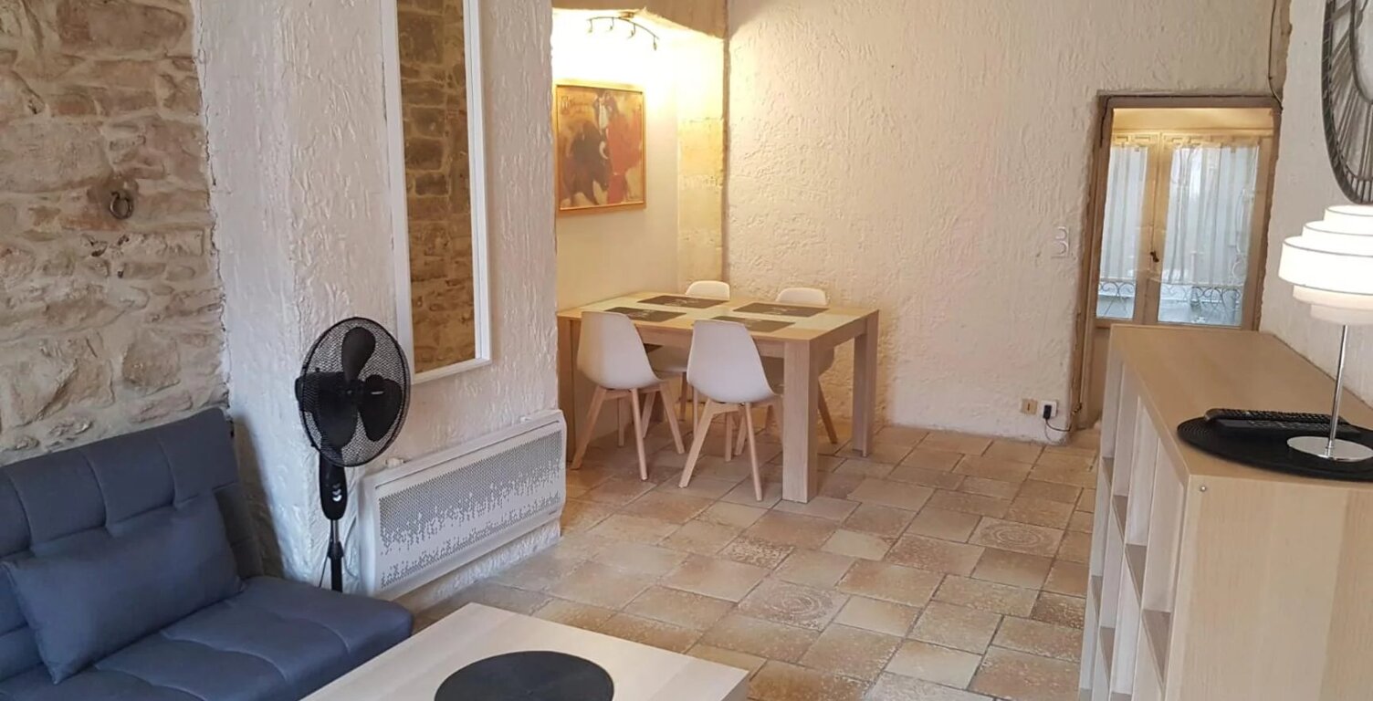 NIMES CENTRE EMPLACEMENT PRIVILEGIE - P2 RENOVE — photo 1