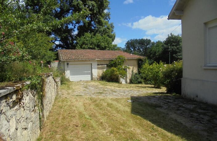 MAISON AVEC DÉPENDANCE ET GARAGE — photo 3