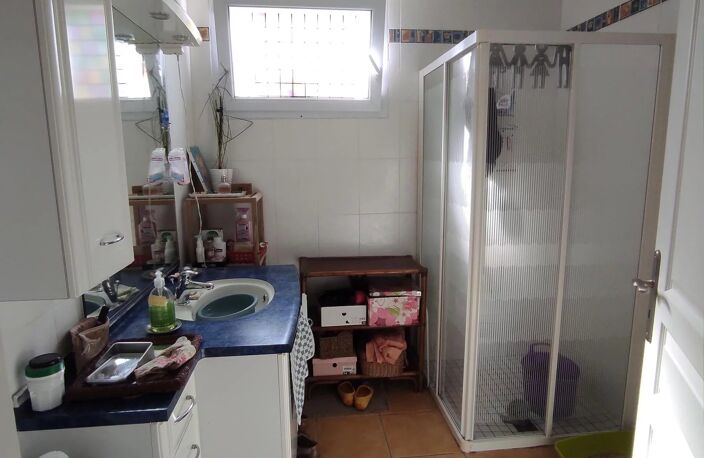 PONTIVY - MAISON EN PIERRE - 1 CHAMBRE - LOUEE — photo 5