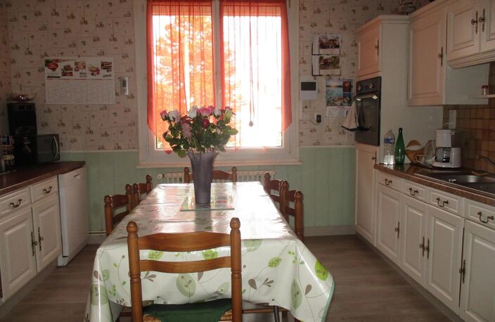 AMF-Maison 4 chambres, sous-sol+garage campingcar — photo 3