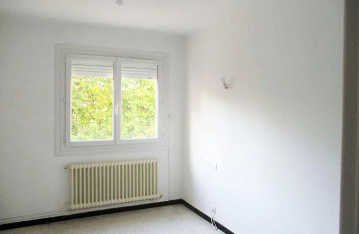 NIMES A 5 MN CENTRE Apt T3 — photo 3