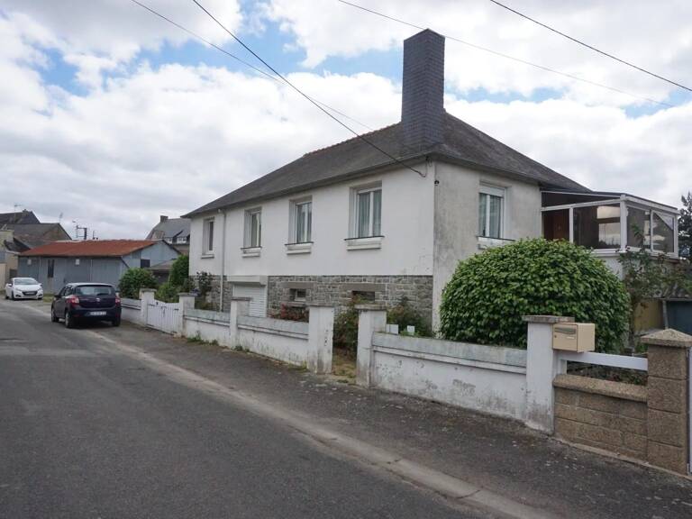 Maison 4 chambres + sous-sol et beau terrain clos — photo 1