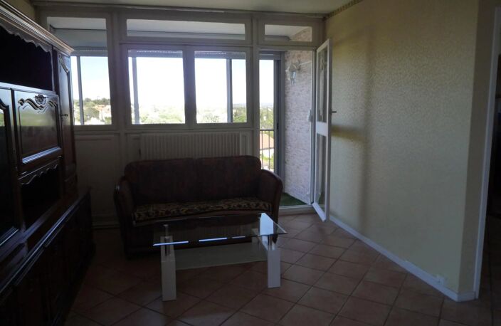Bien vendu : Appartement  Salon-de-Provence (13300) — photo 2