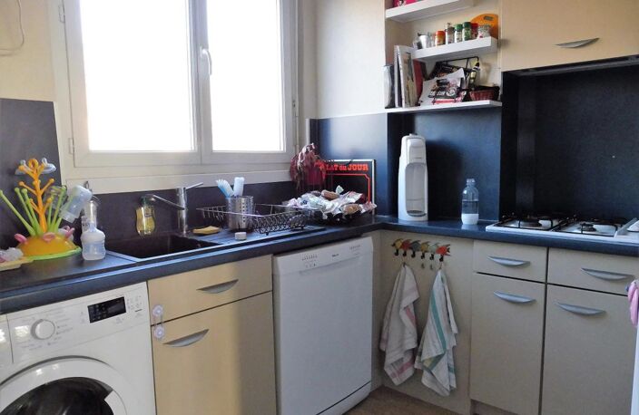 Bien vendu : Appartement  Salon-de-Provence (13300) — photo 2