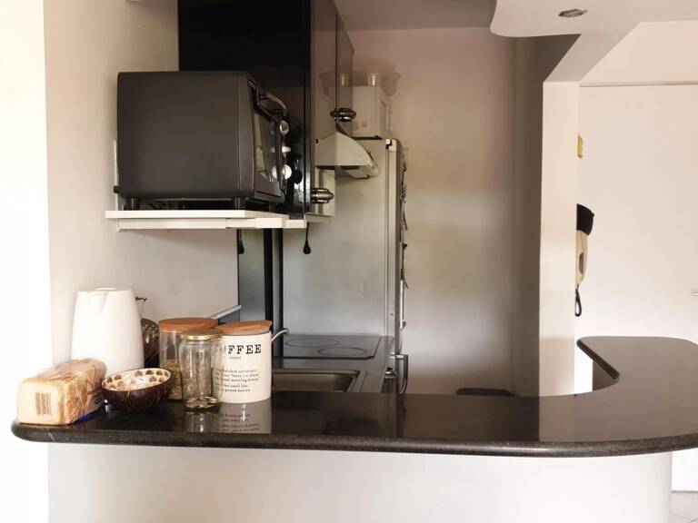 appartement F2 avec balcon et parking . — photo 1