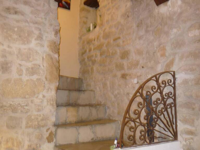 Maison atypique en pierre — photo 1