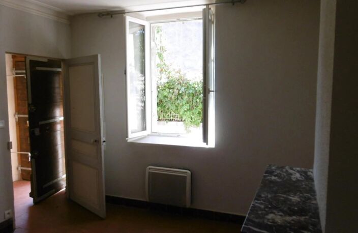 AU CŒUR DU VILLAGE - BELLE BÂTISSE ANCIENNE — photo 5