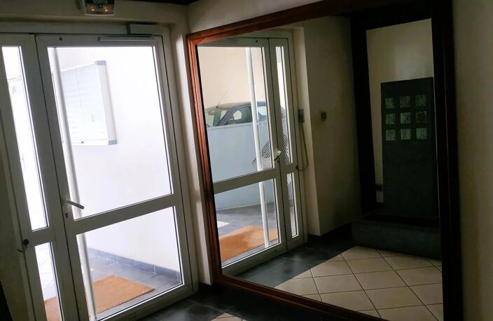 APPARTEMENT CENTRE VILLE SAINT DENIS — photo 4
