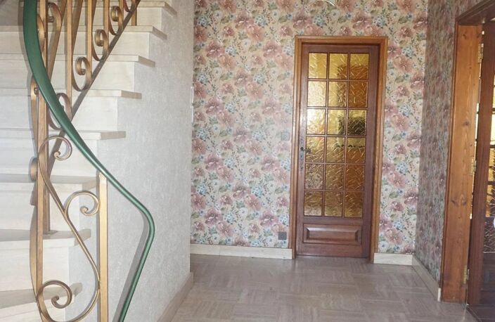 Maison 4 chambres entre centre villle et commerces — photo 2