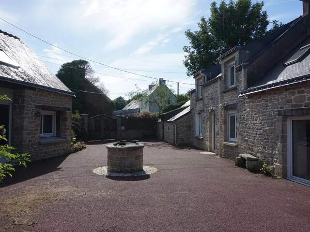 LONGERE ET SON GÎTE A 10 MN DE PONTIVY. — photo du bien