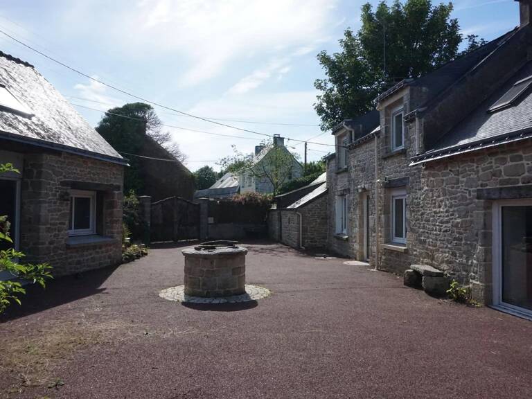 LONGERE ET SON GÎTE A 10 MN DE PONTIVY. — photo 1