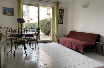 SOUS OFFRE - LE LAVANDOU STUDIO  A 20 METRES DE LA — photo du bien