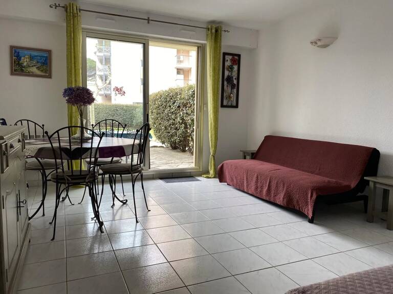 SOUS OFFRE - LE LAVANDOU STUDIO  A 20 METRES DE LA — photo 1